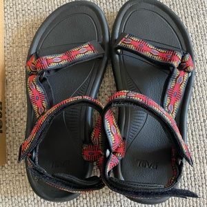New Women’s Teva Hurricane XLT2 Canyon Red